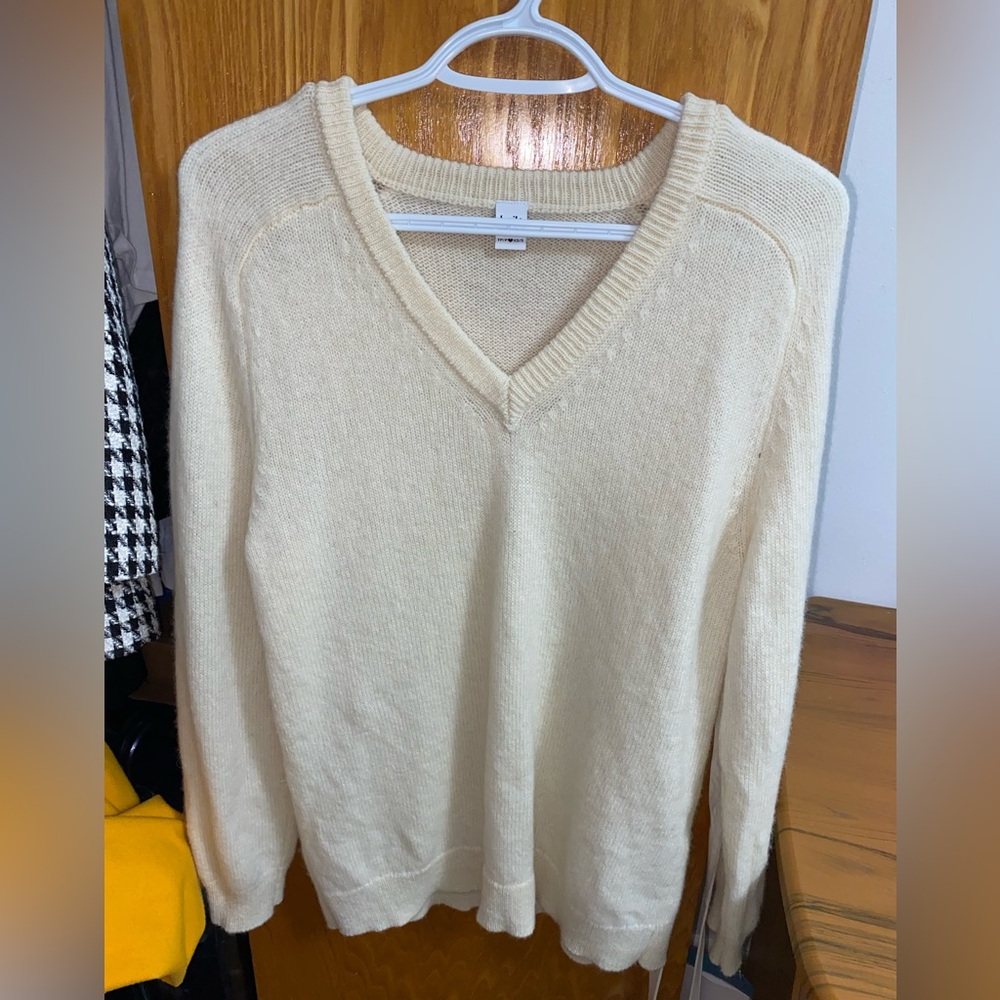 twik Cream V‑Neck Women’s Wool Sweater